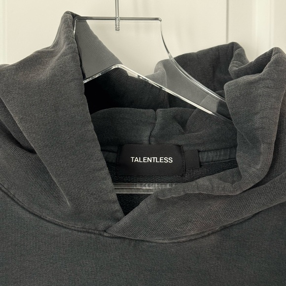 Talentless Set - Picture 7 of 9